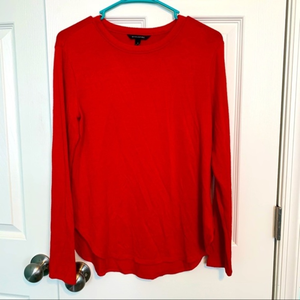Banana republic size small bright red sweater curved hem‎